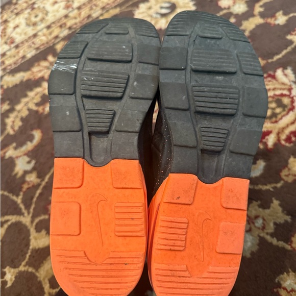 Men Nike Black and Orange Sneakers - Picture 3 of 5